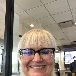 Meet your Posher, Sharon